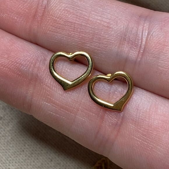 💛 Vintage Gold Plated Open Heart Earrings - Picture 4 of 4